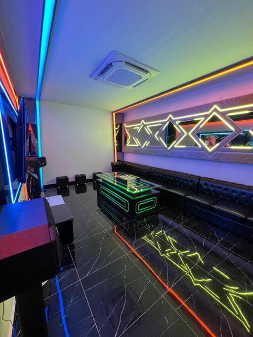 Dato Luxury 12min To Jonker Street 26pax Private Pool Villa